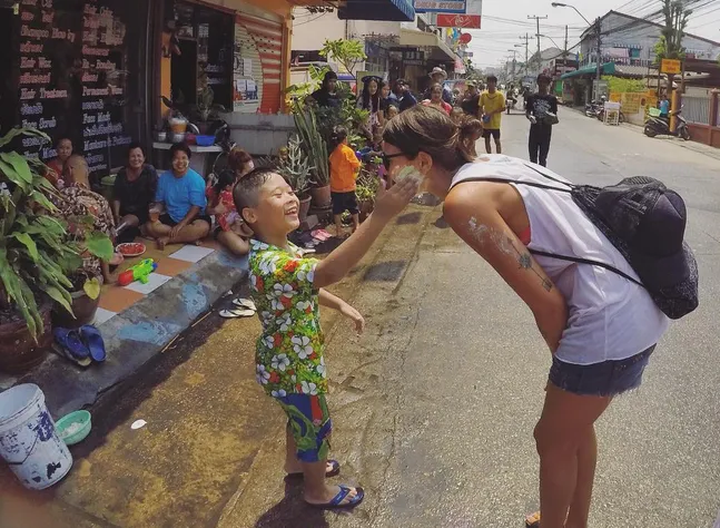 Songkran i Hua Hin inkluderar vit gegga
