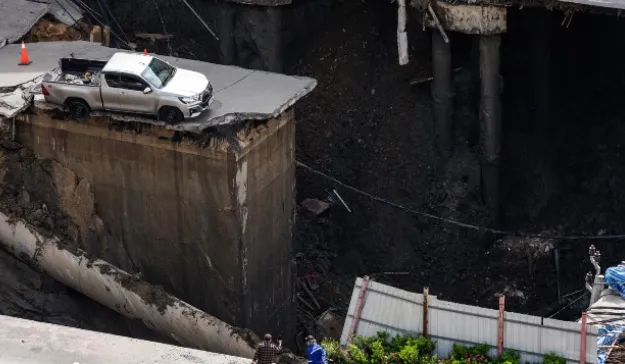 Gigantiskt slukhål chockade Bangkok – vägar och sjukhus evakuerades