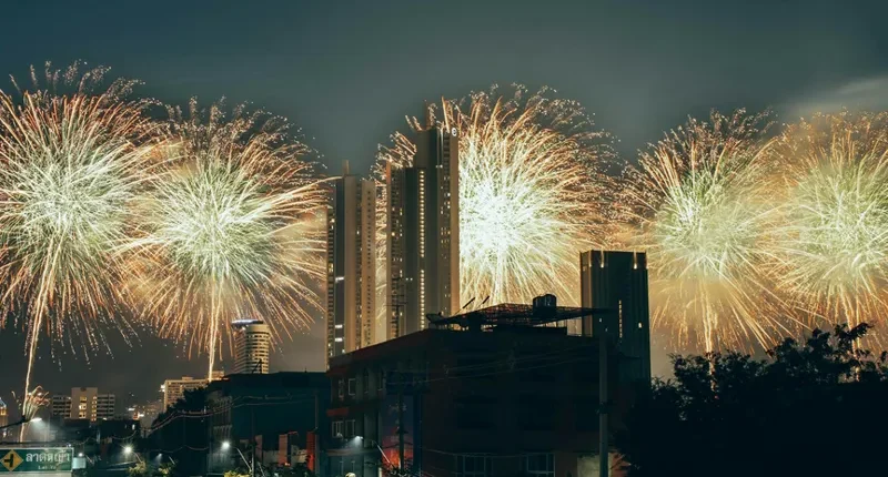 Så firas nyår i Thailand 2025 – platserna, upplevelsen och vad det faktiskt kostar